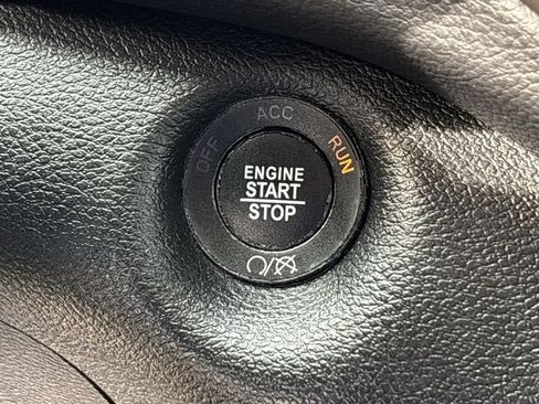 Used 2021 Jeep Cherokee Latitude Lux w/ Comfort/Convenience Group image 17