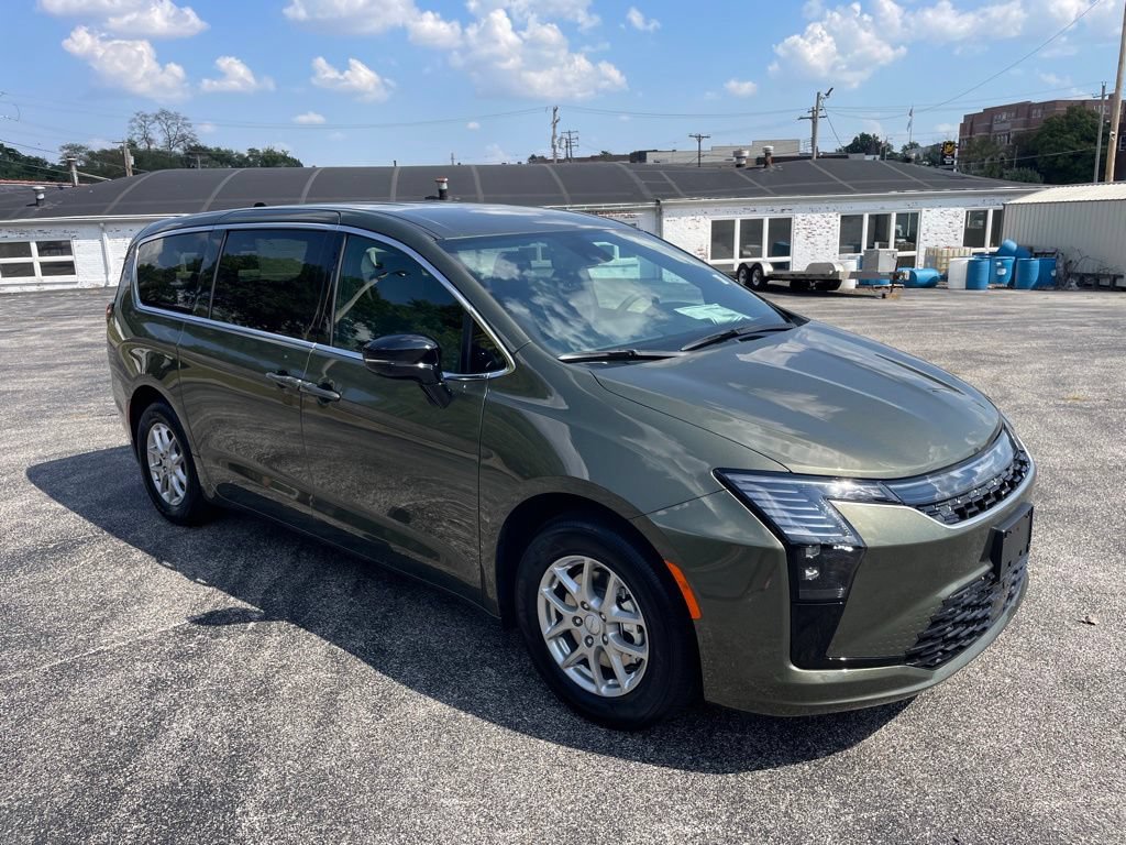 New 2027 Chrysler Pacifica Select FWD image 3