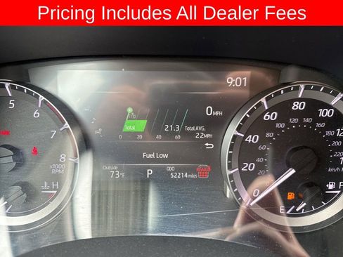 Used 2024 Toyota Highlander LE AWD/4WD image 12