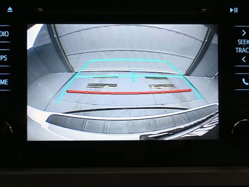 Used 2015 Toyota Sienna XLE image 21