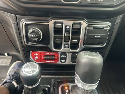 Used 2022 Jeep Wrangler Unlimited Rubicon w/ Xtreme Recon 35" Tire Package image 21