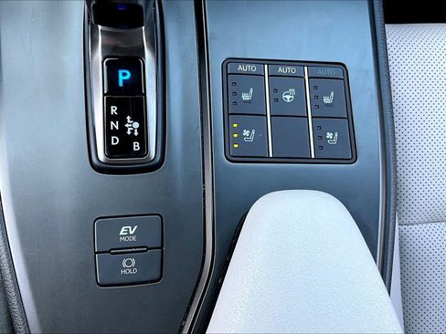 Used 2025 Lexus UX 300h FWD w/ Accessory Package (Z1) image 33