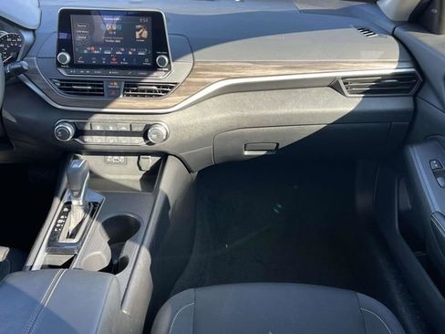 Used 2025 Nissan Altima 2.5 SV image 18