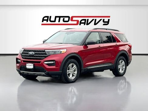 Used 2022 Ford Explorer XLT w/ Equipment Group 202A AWD/4WD image 3
