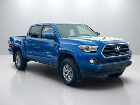Used 2017 Toyota Tacoma SR5 image 3