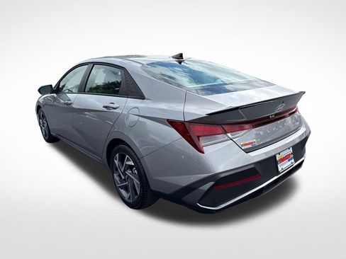 Used 2025 Hyundai Elantra Sport FWD image 3