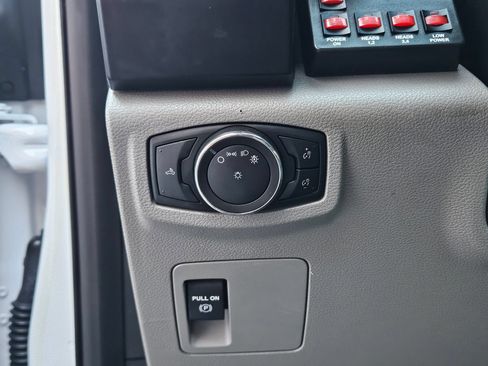 Used 2017 Ford F150 XL w/ Equipment Group 101A Mid RWD image 19