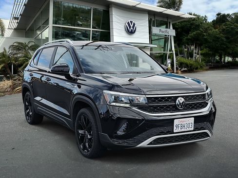 Certified 2023 Volkswagen Taos SE image 3