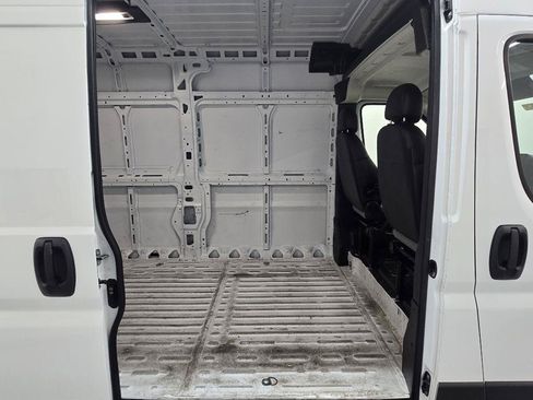Used 2025 RAM ProMaster 2500 w/ Convenience Group FWD image 9