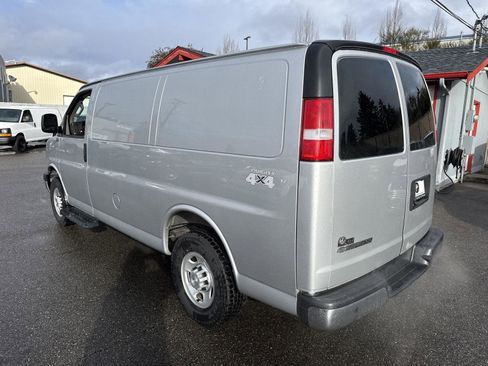 Used 2017 Chevrolet Express 2500 Cargo Van image 8