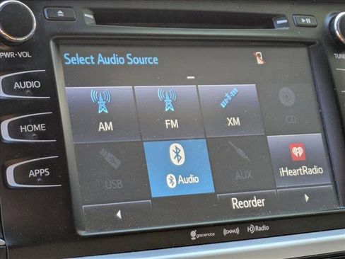 Used 2017 Toyota Highlander SE FWD image 7