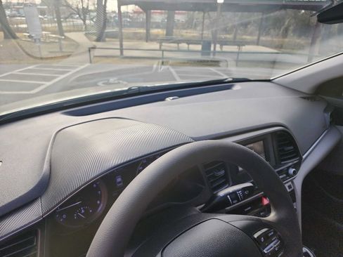 Used 2020 Hyundai Elantra SE image 20