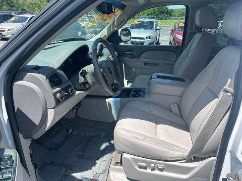 Used 2011 Chevrolet Suburban LT w/ Luxury Package AWD/4WD image 9