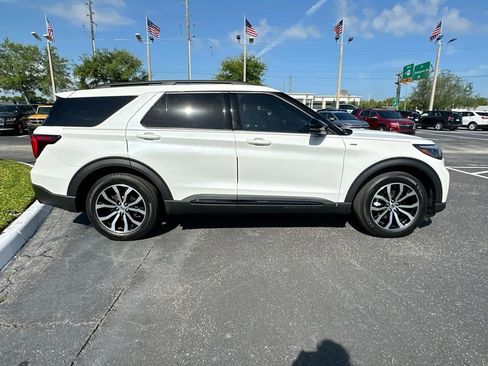 Used 2025 Ford Explorer ST-Line w/ Premium Package RWD image 4