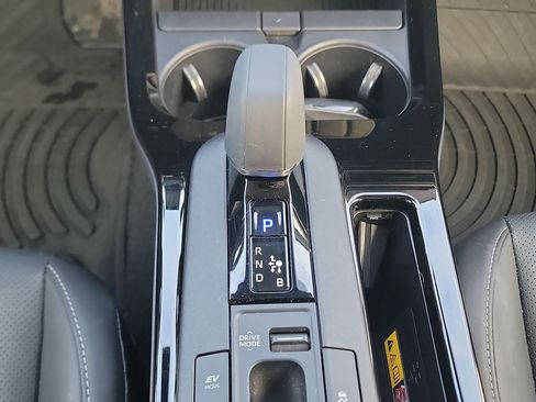 Used 2024 Toyota Prius XLE image 17