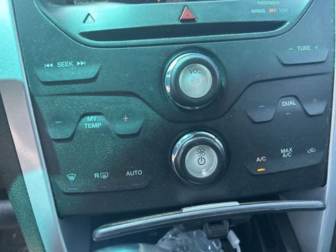 Used 2014 Ford Explorer XLT w/ Equipment Group 202A AWD/4WD image 16