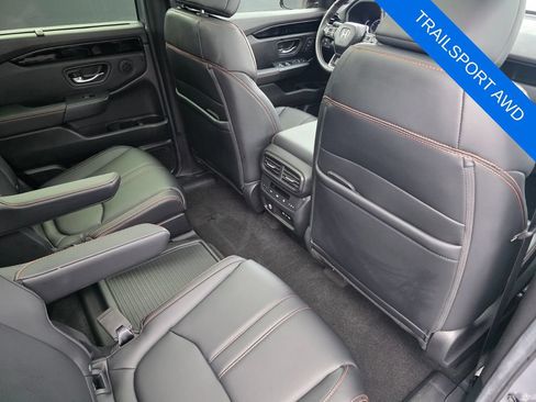 Used 2025 Honda Pilot TrailSport image 32