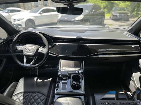 Used 2020 Audi SQ7 Premium Plus w/ Driver Assistance Package AWD/4WD image 17