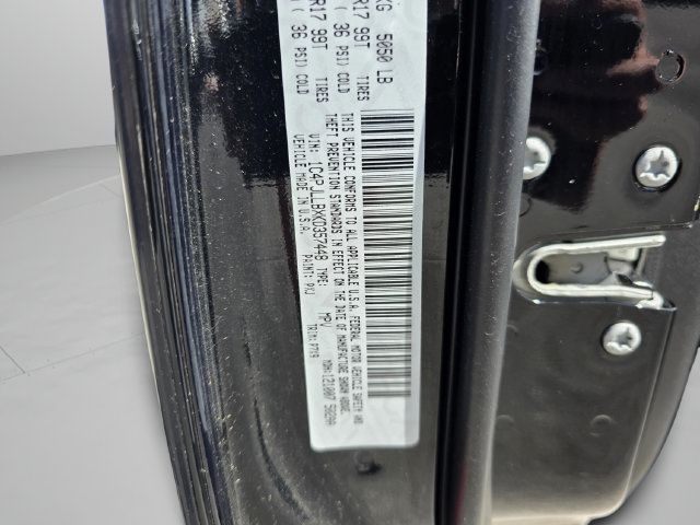 Used 2019 Jeep Cherokee Latitude Plus w/ Comfort/Convenience Group FWD image 30