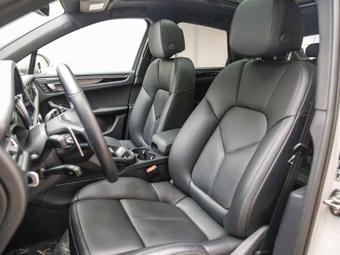 Certified 2026 Porsche Macan AWD/4WD image 10