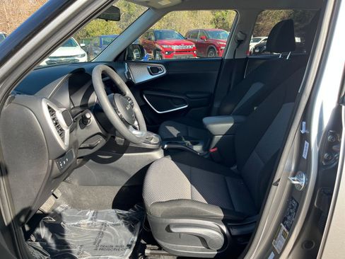 Used 2025 Kia Soul LX w/ LX Technology Package image 23