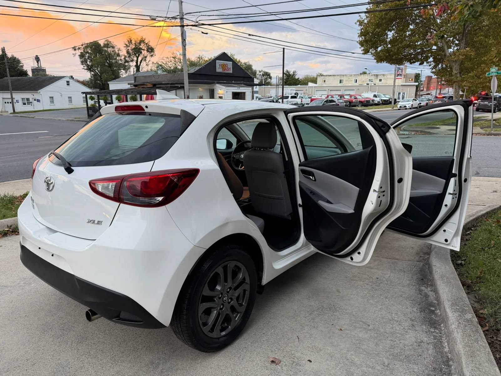Used 2020 Toyota Yaris XLE FWD image 24