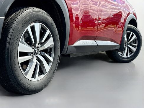 Used 2024 Nissan Pathfinder SL FWD image 17