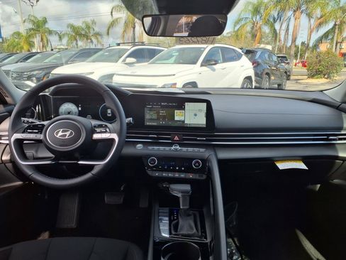 New 2025 Hyundai Elantra SEL image 15