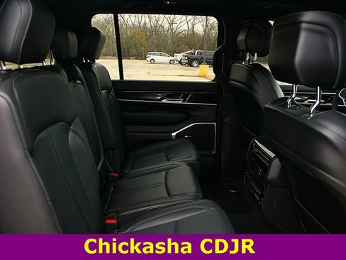 Used 2024 Jeep Wagoneer L Base w/ Premium Group I image 17