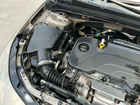 Used 2022 Chevrolet Malibu LT FWD image 18
