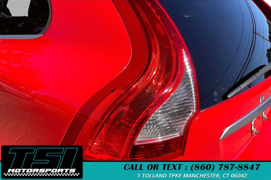 Used 2017 Volvo XC60 T6 R-Design w/ Climate Package AWD/4WD image 31