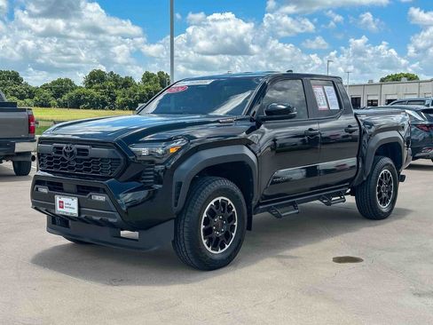 Used 2024 Toyota Tacoma TRD Off-Road w/ TRD Off Road Upgrade Package AWD/4WD image 7