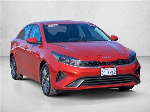 Used 2023 Kia Forte LXS image 3