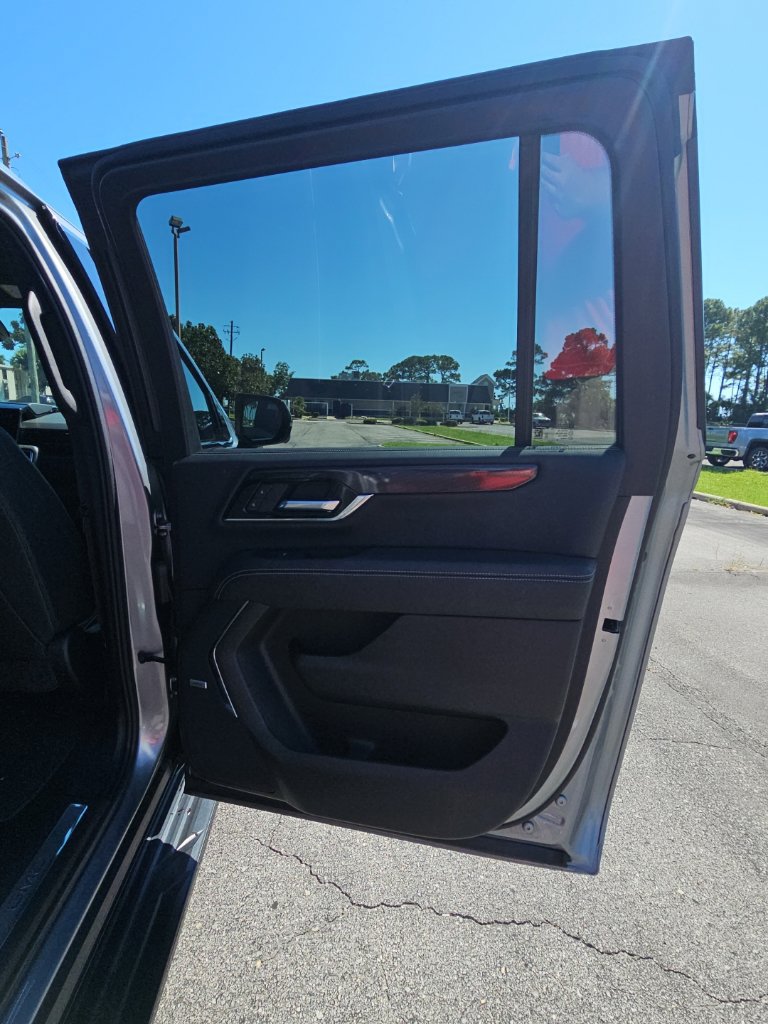 Used 2025 GMC Yukon XL Elevation AWD/4WD image 17