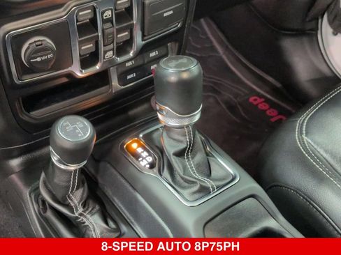 Used 2022 Jeep Wrangler Unlimited Sahara w/ Cold Weather Group AWD/4WD image 13
