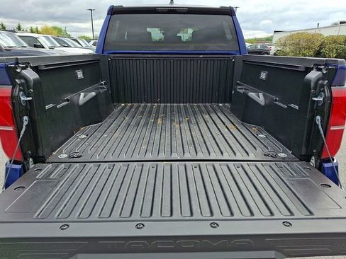 Certified 2025 Toyota Tacoma SR5 AWD/4WD image 28