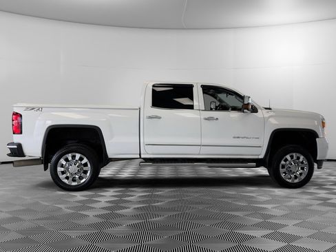 Used 2015 GMC Sierra 2500 Denali w/ Duramax Plus Package image 9