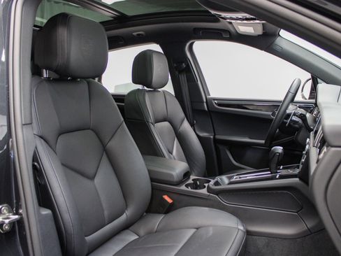 Certified 2025 Porsche Macan image 35