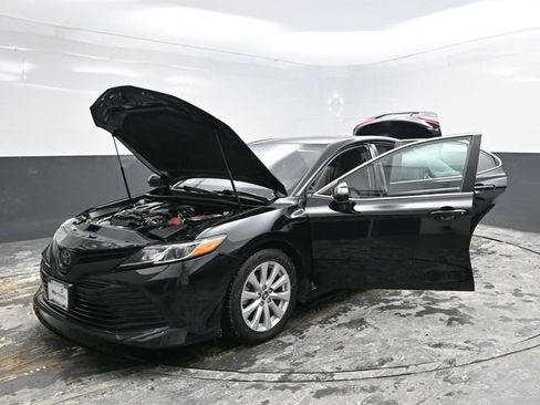 Used 2019 Toyota Camry LE image 41