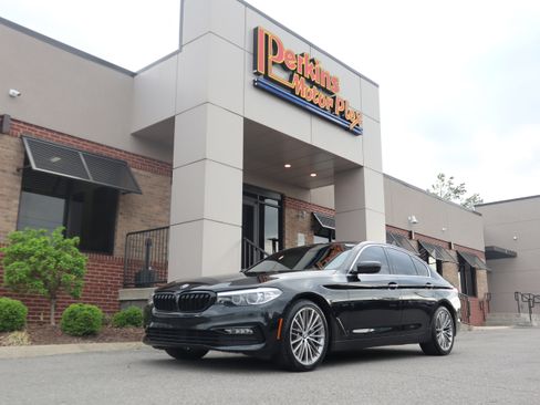 Used 2018 BMW 530i w/ Premium Package image 35