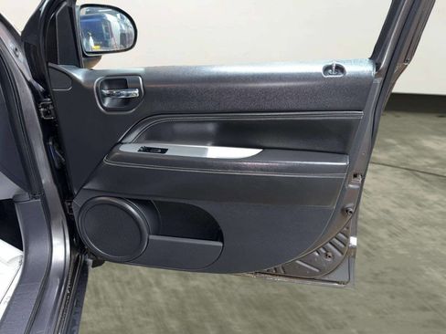 Used 2014 Jeep Compass Latitude image 21