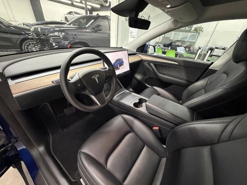 Used 2023 Tesla Model Y Long Range image 10