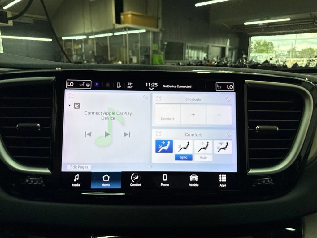 Used 2024 Chrysler Pacifica Touring-L FWD image 23
