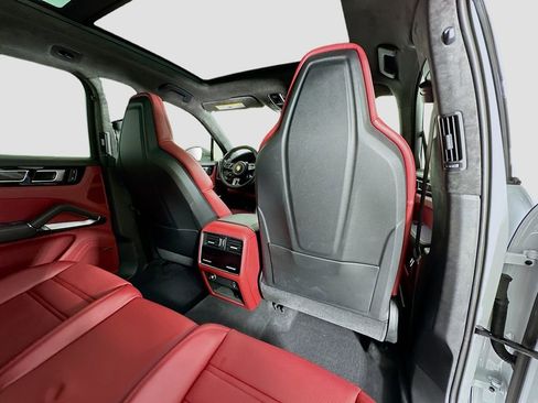 Used 2023 Porsche Cayenne Turbo image 30
