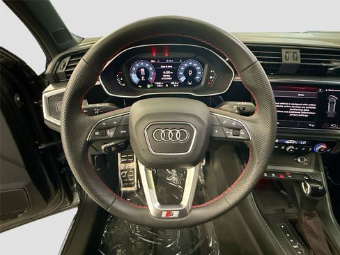 Used 2025 Audi Q3 2.0T Premium Plus w/ Premium Plus Package AWD/4WD image 11