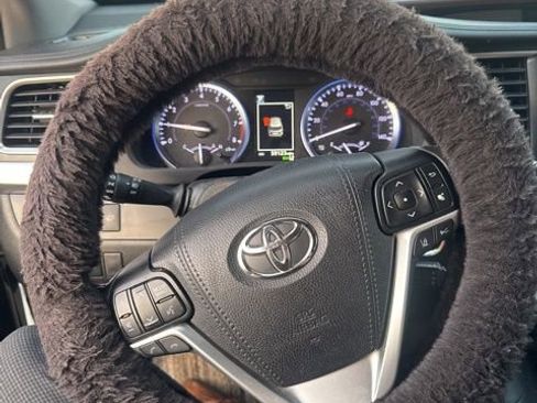 Used 2018 Toyota Highlander Limited image 8