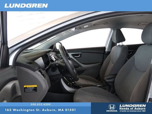 Used 2015 Hyundai Elantra SE w/ Option Group 02 FWD image 9