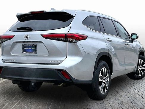 Used 2021 Toyota Highlander XLE AWD/4WD image 9
