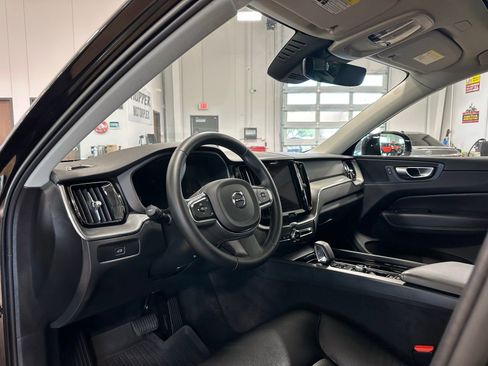 Used 2023 Volvo XC60 B5 Core FWD image 15