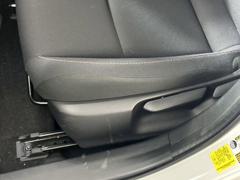 Used 2025 Toyota Prius Plug-In Hybrid image 19